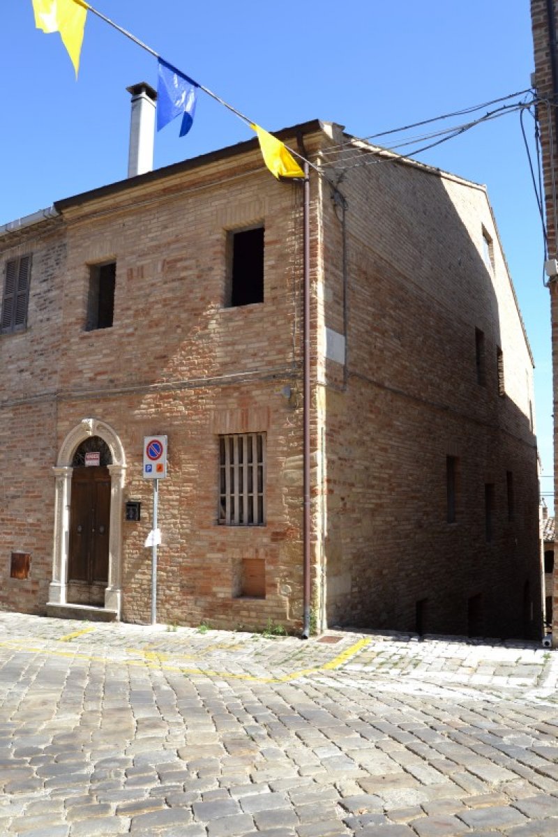 Antica casa cielo-terra a Ripatransone a Ascoli Piceno in Vendita