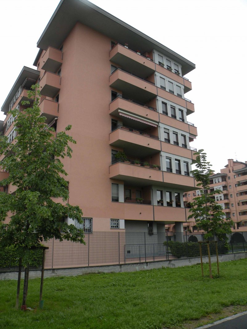 Appartamento vicino metropolitana Inganni a Milano in Vendita