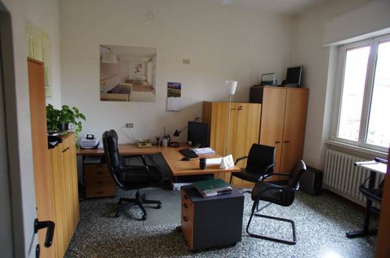 Ufficio studio a Rozzano a Milano in Affitto