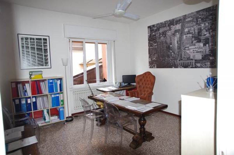 Ufficio studio a Rozzano a Milano in Affitto