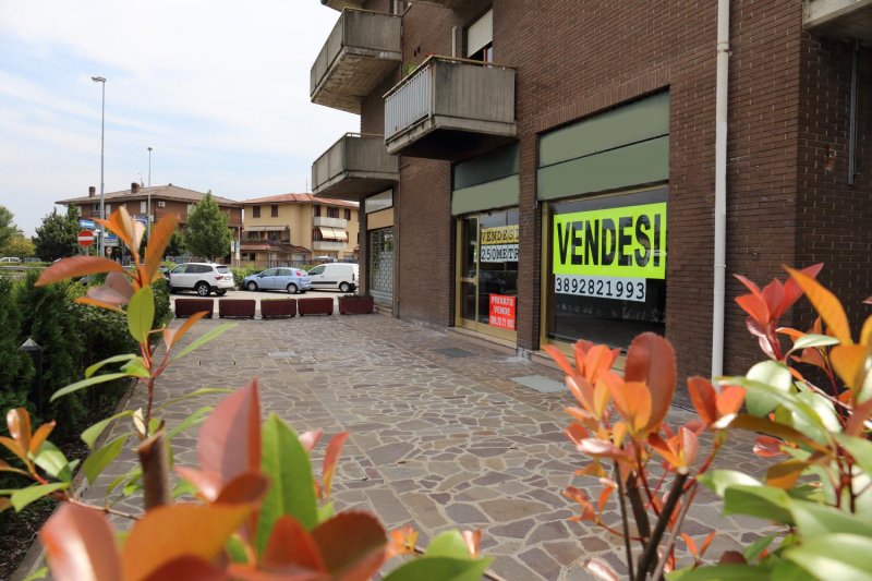 Locale commerciale a Terno d'Isola a Bergamo in Vendita