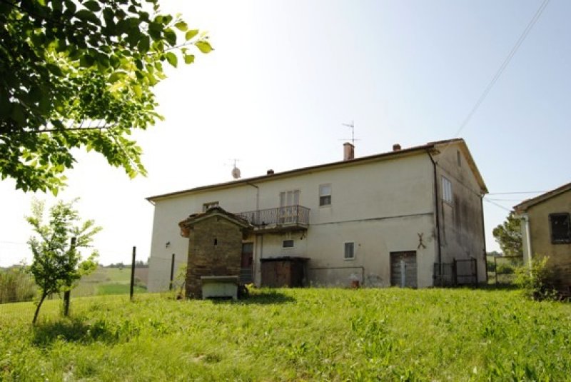 Casa colonica a Montecarotto a Ancona in Vendita