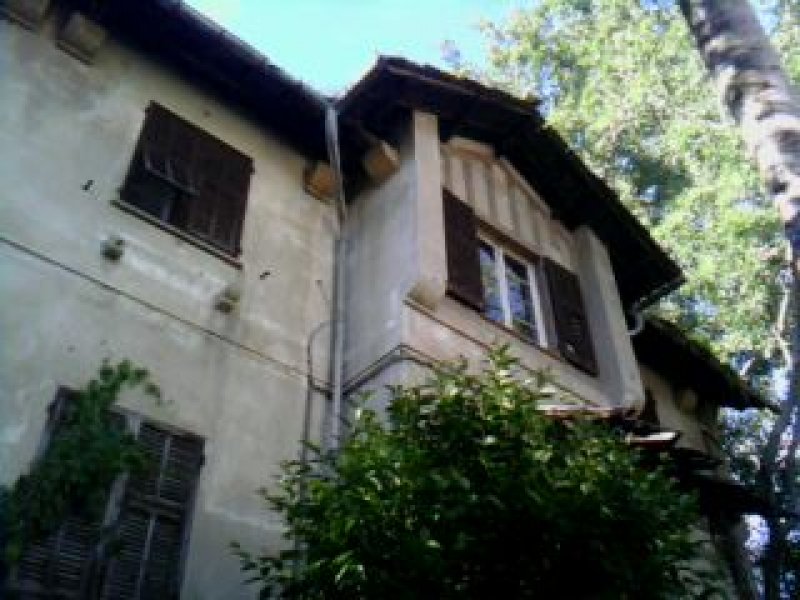 Villa con giardino a Bolzaneto a Genova in Vendita