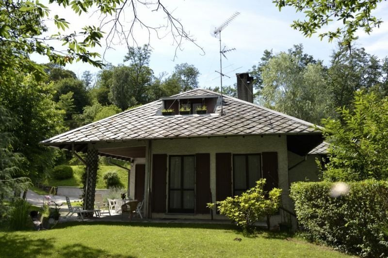 Villa nei boschi a Castelletto Sopra Ticino a Novara in Vendita
