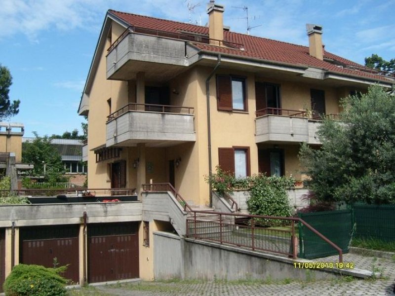 Villa bifamiliare a Desio a Monza e della Brianza in Vendita