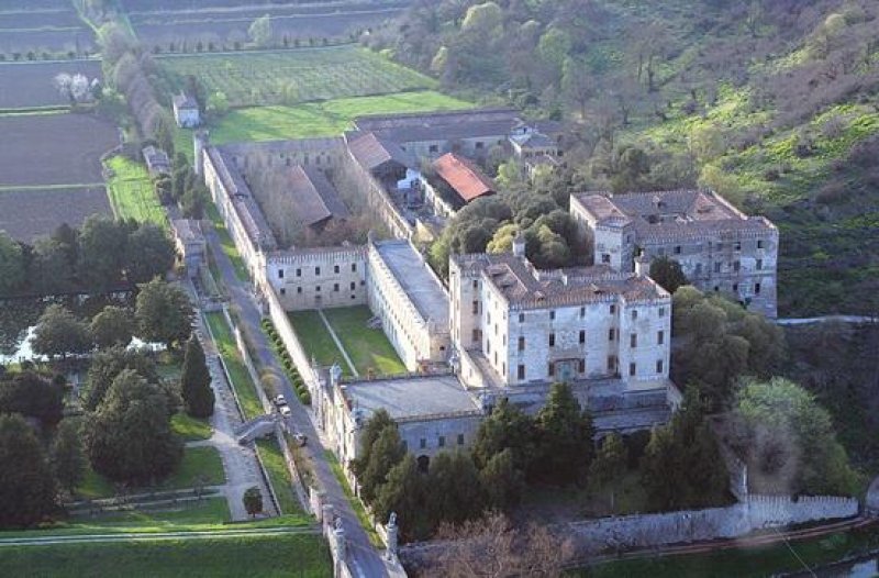 Celebre castello del Catajo di Battaglia Terme a Padova in Vendita