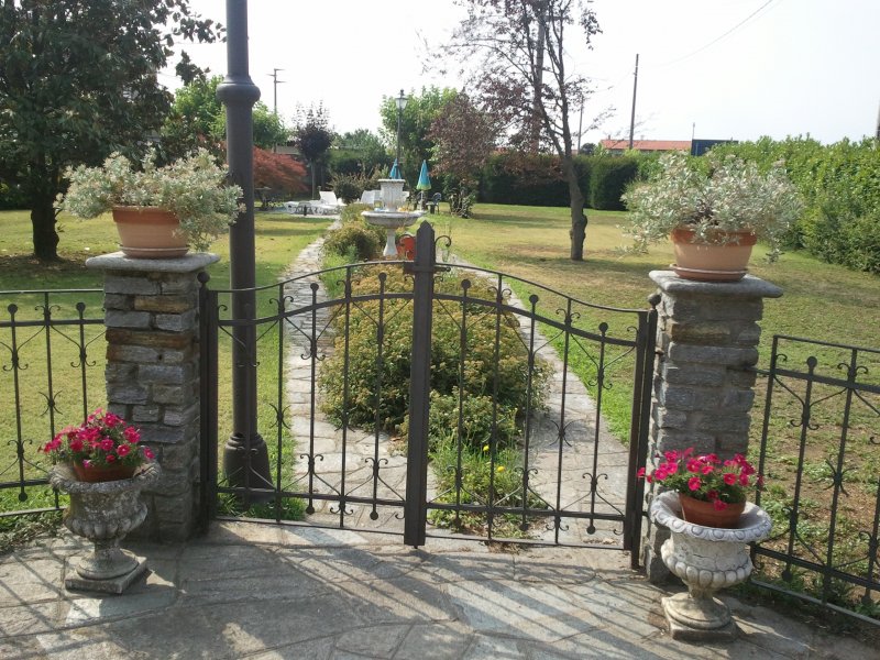 Villa liberty con giardino a Cigliano a Vercelli in Vendita