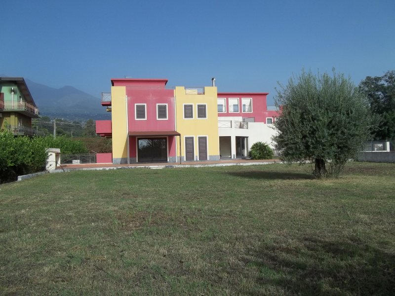 Villa singola a Giarre a Catania in Vendita