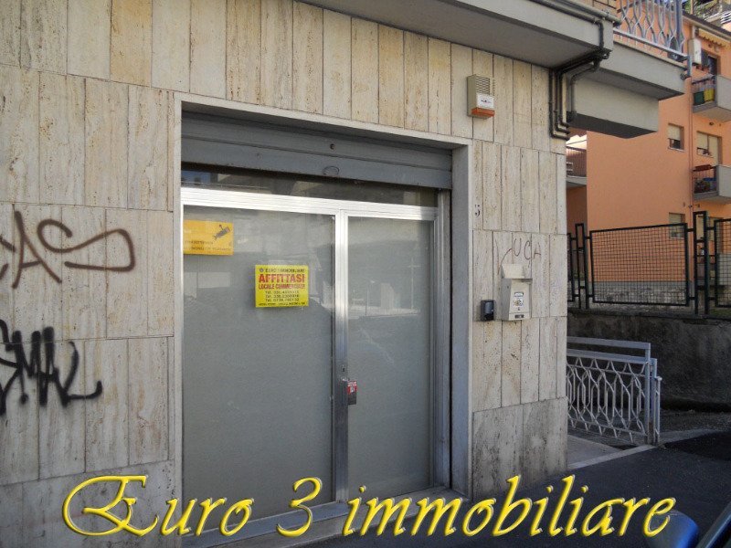 Porta Maggiore locale commerciale 25 mq a Ascoli Piceno in Affitto