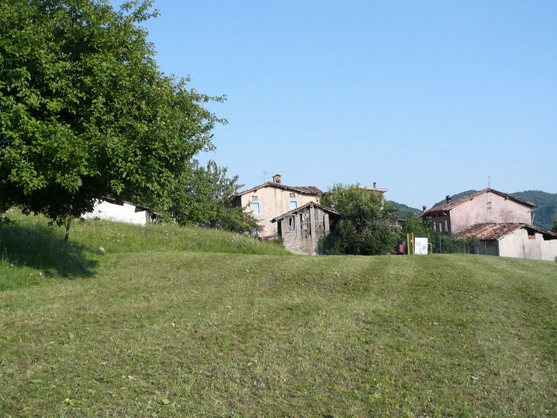 Casa padronale con stalla e terreno annesso a Brescia in Vendita