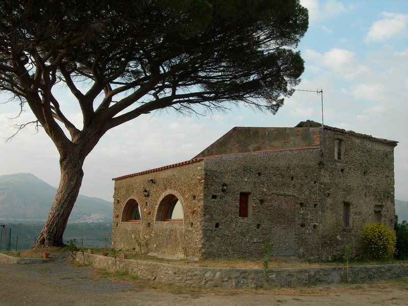 Antica villa arredata a Orsomarso a Cosenza in Affitto