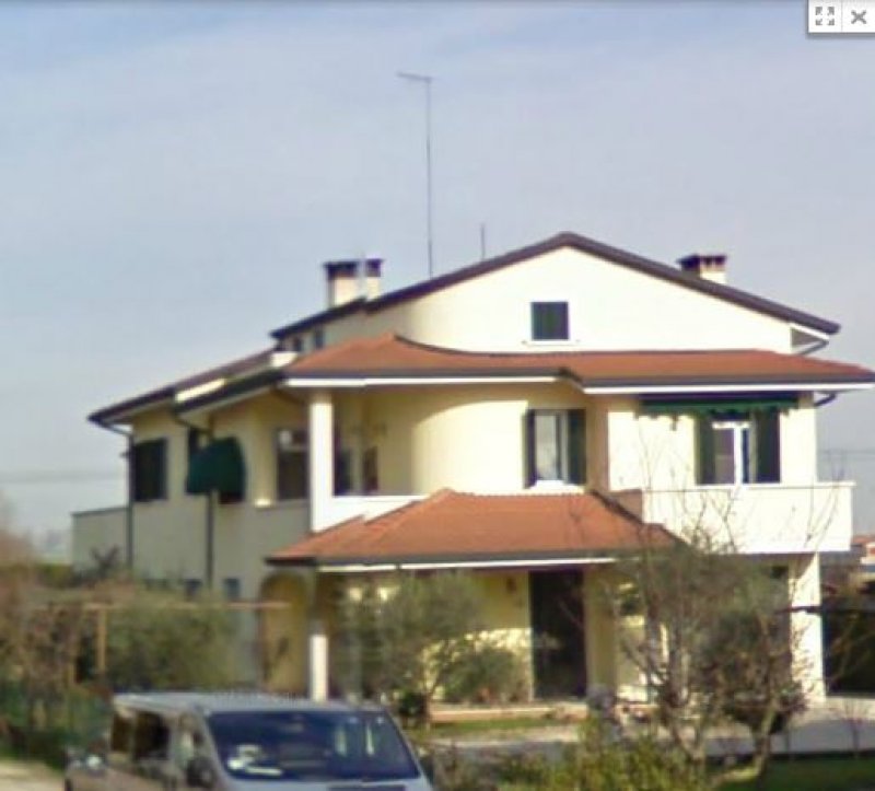 Casa con seminterrato ad Albignasego a Padova in Vendita