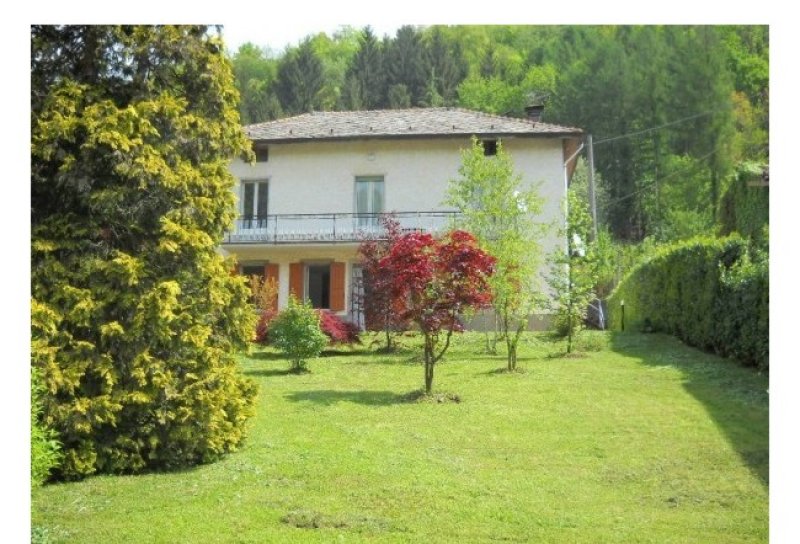 Villa a Sant'Omobono Terme a Bergamo in Vendita