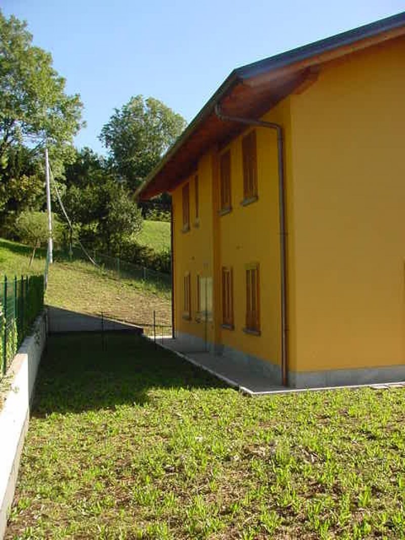 Villa bifamiliare a Rota d'Imagna a Bergamo in Vendita