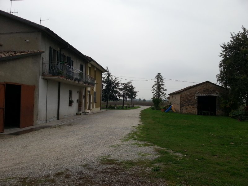 Caseggiato di circa 500 mq con capannone a Forli-Cesena in Vendita