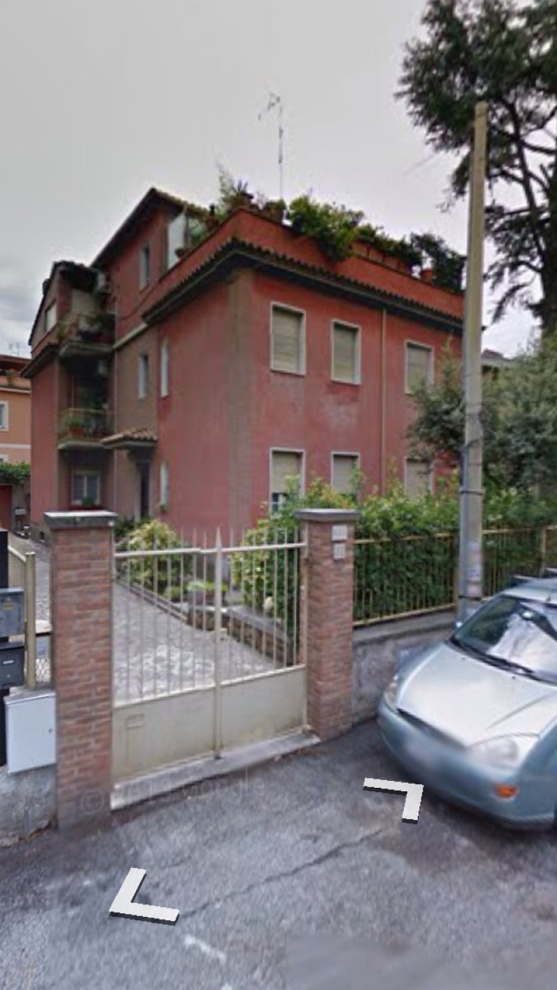 Attico ristrutturato di circa 60 mq con terrazzo a Roma in Vendita