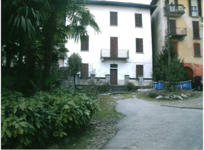 Casa parrocchiale su due piani a Lesa a Novara in Vendita