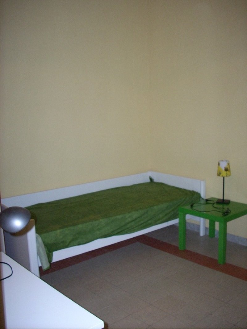 A studentesse stanza in appartamento a Napoli in Affitto