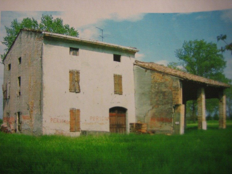 Rustico sito tra Soragna e Roncole verdi a Parma in Vendita