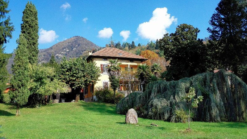 Villa liberty a Cittiglio a Varese in Affitto