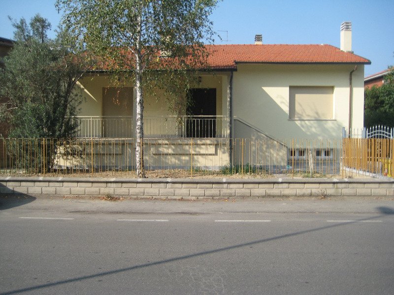 Piano superiore in villa a Fognano a Parma in Affitto