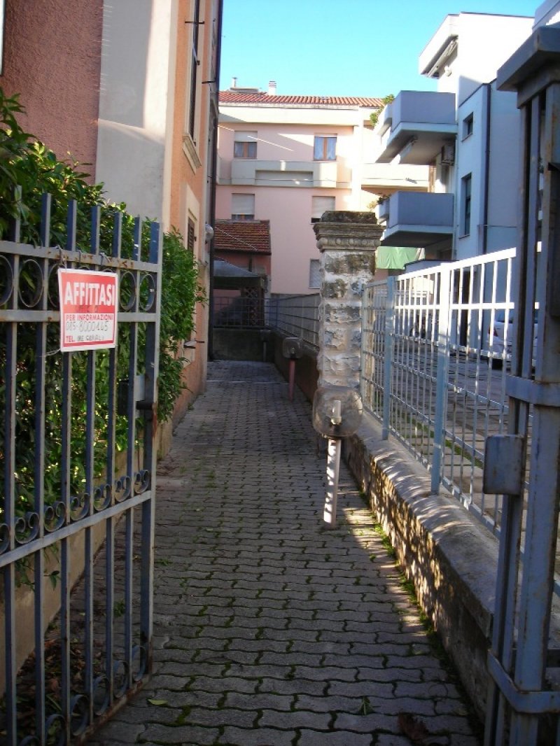 Locali uso ufficio a Giulianova a Teramo in Affitto
