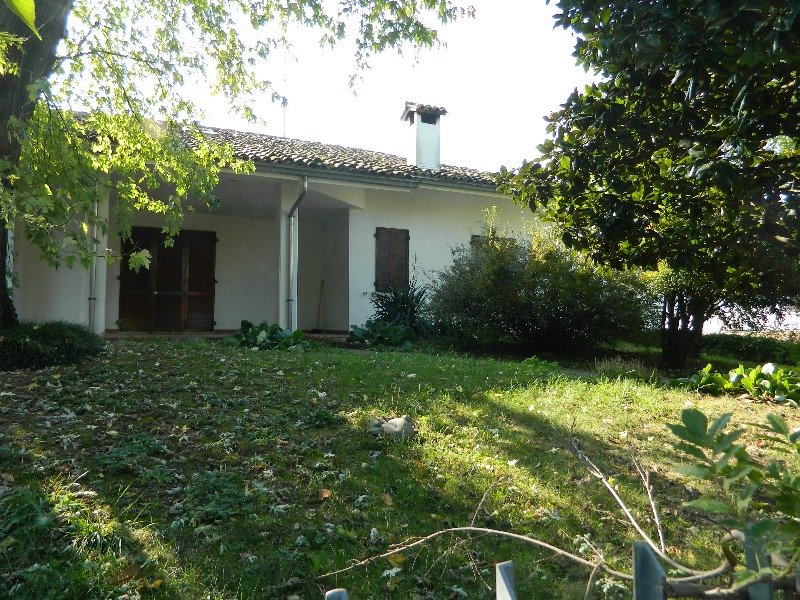 Villa a Vigheffio a Parma in Vendita