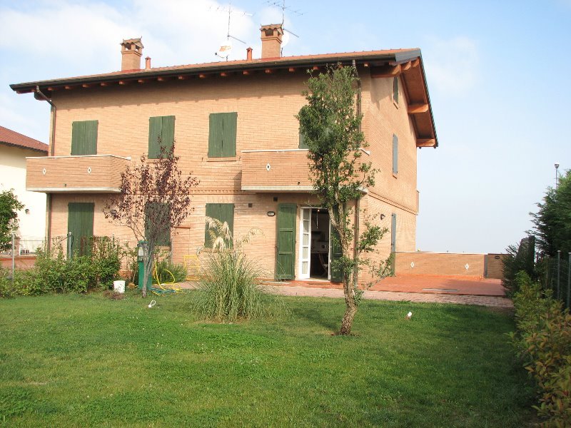 Villa bifamiliare a Guiglia a Modena in Vendita