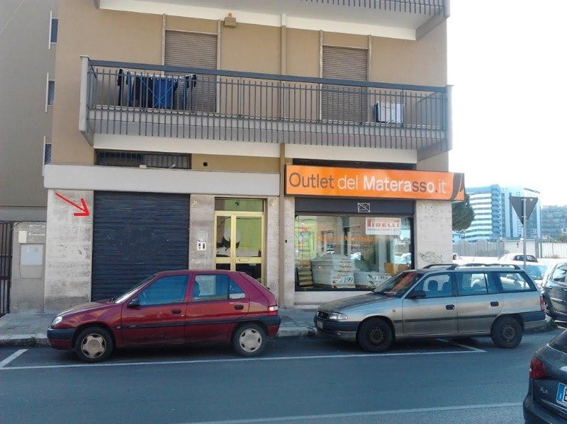 Locale commerciale vicinanze Inpdap a Bari in Vendita