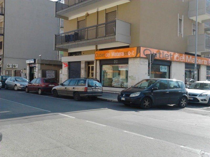 Locale commerciale vicinanze Inpdap a Bari in Vendita