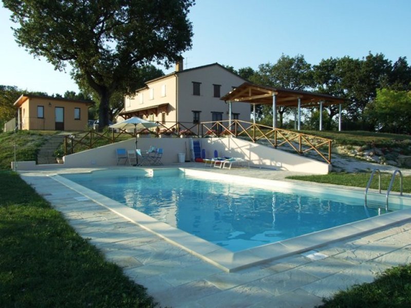 Casa colonica con piscina e giardino a Cartoceto a Pesaro e Urbino in Vendita