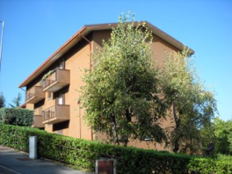 Appartamento bilocale con balcone a Montevecchia a Lecco in Vendita