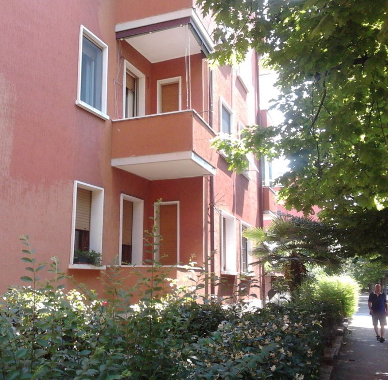 Appartamento con tre ampie stanze e orto a Brescia in Vendita