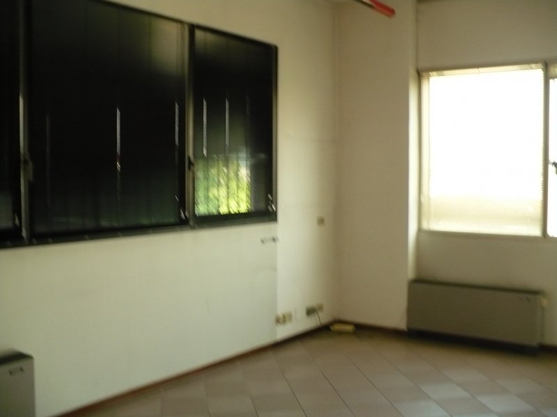 Ufficio nel condominio multicenter zona Olmo a Vicenza in Vendita