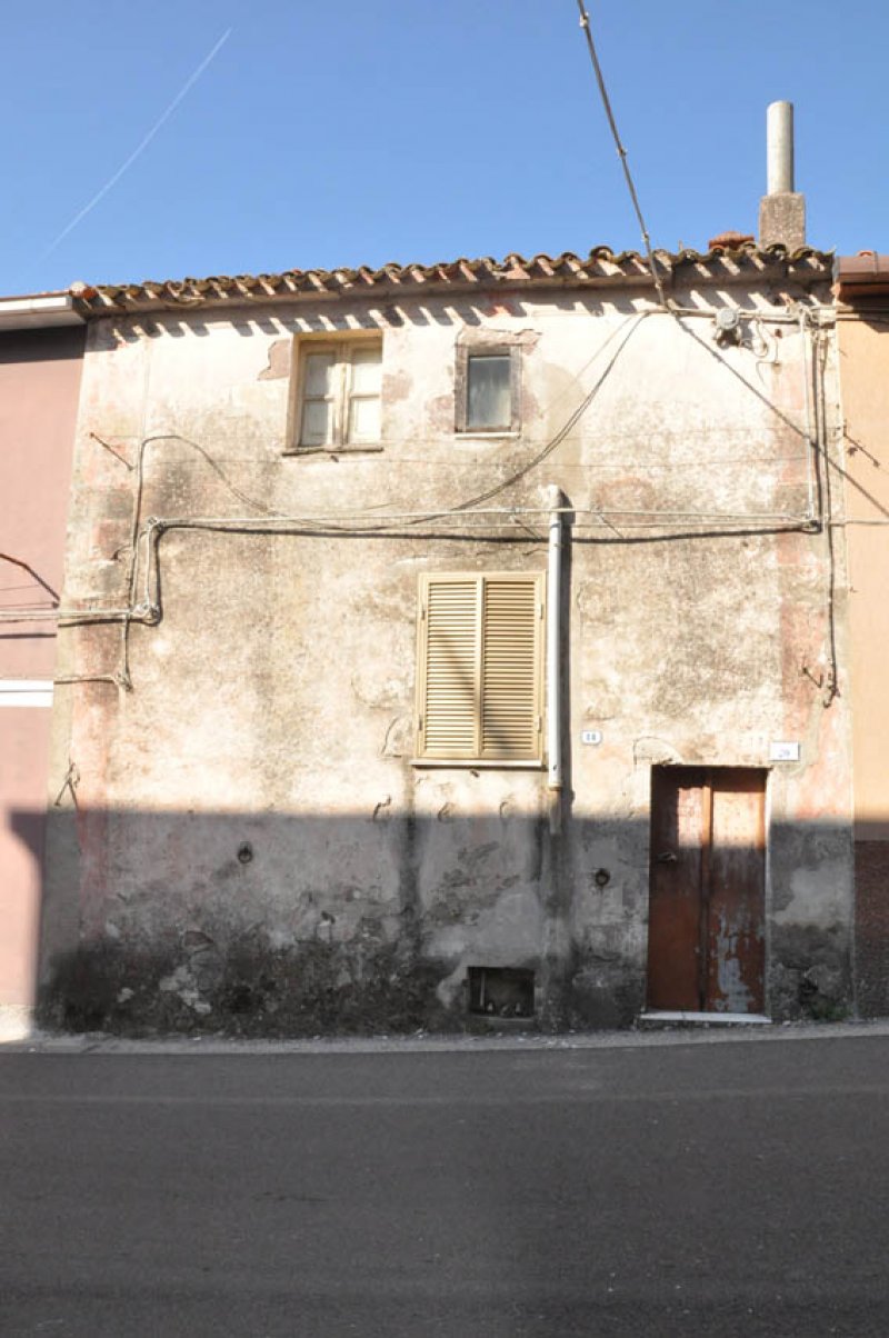 Casa con terreno a Villanova Monteleone a Sassari in Vendita