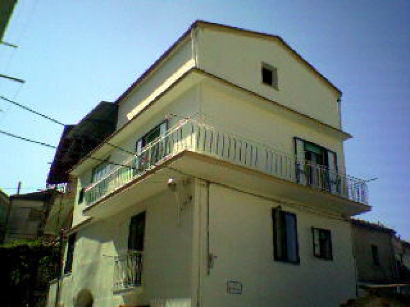 Casa con garage a Sant'Angelo a Fasanella a Salerno in Vendita
