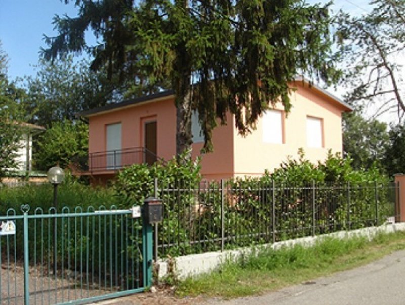 Casa con giardino a Brebbia a Varese in Vendita