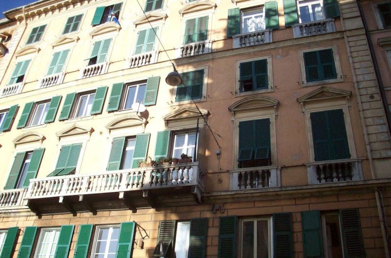 Appartamento in palazzo d'epoca al terzo piano a Genova in Vendita