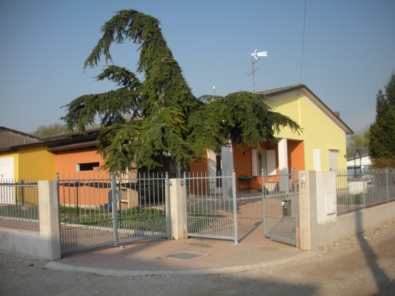 Villa a Stradella a Mantova in Vendita