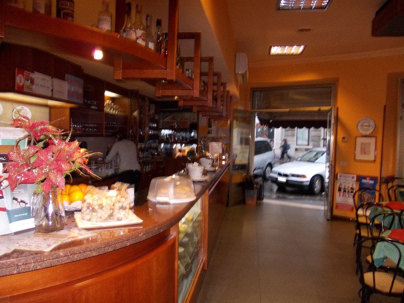 Bar caffetteria tabacchi a Trieste in Vendita
