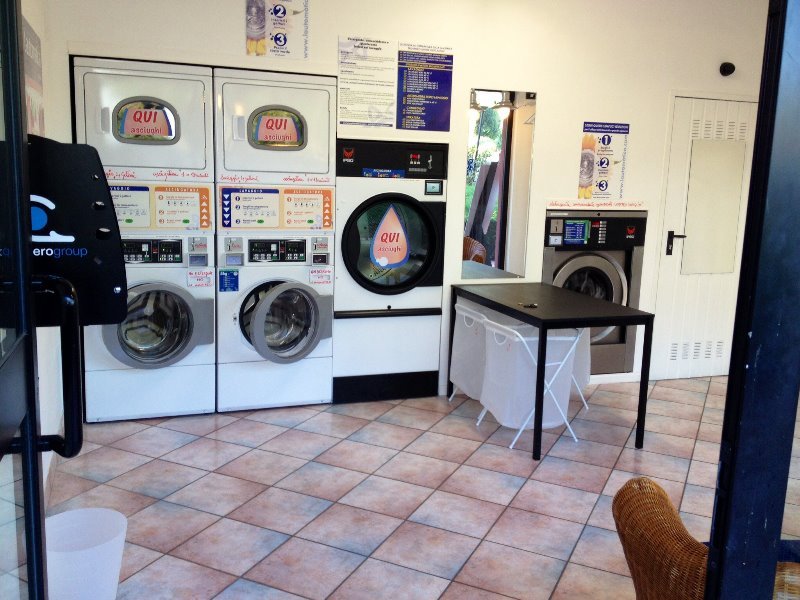 Cedo lavanderia automatica a Sirmione a Brescia in Vendita
