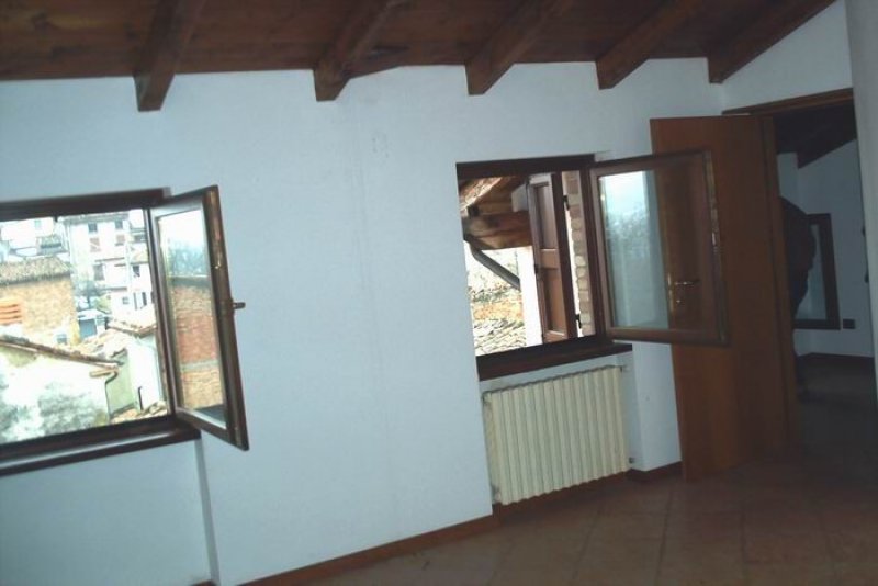 Casa in sasso ristrutturata a Gropparello a Piacenza in Vendita