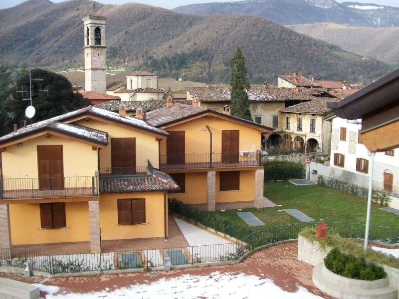 Trilocale mansardato ad Entratico a Bergamo in Vendita