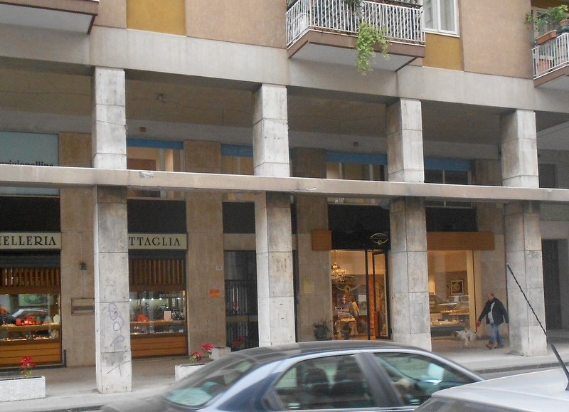 Locale commerciale con ottima visibilit a Catania in Affitto