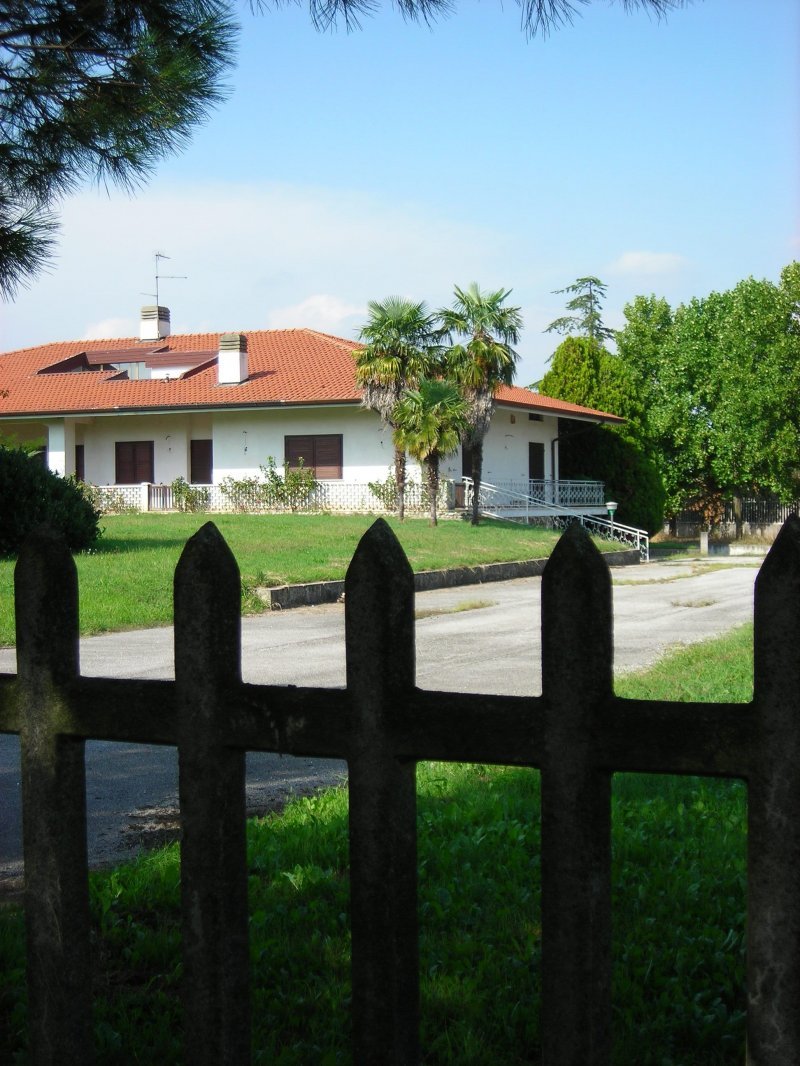 Villa ampia a Castions di Strada a Udine in Vendita