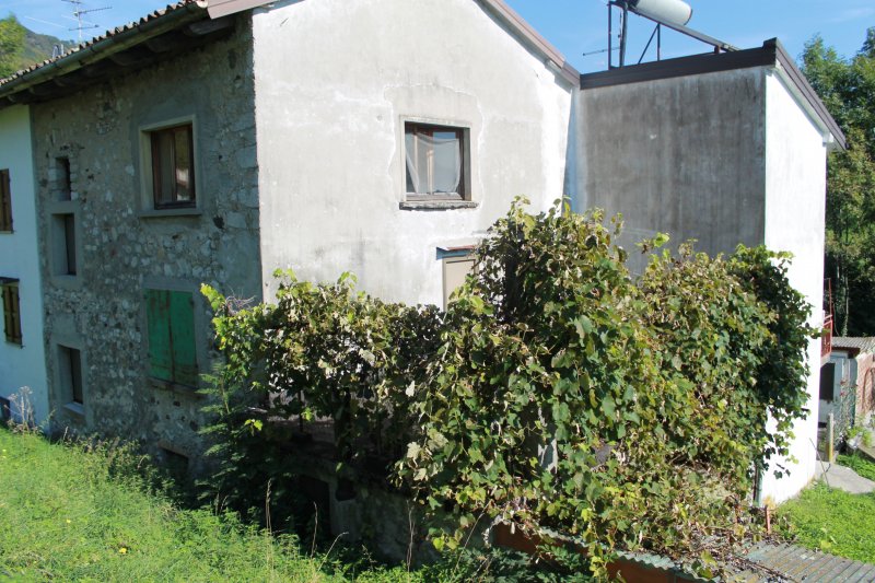 Casa sita in Tolmezzo frazione Fusea a Udine in Vendita