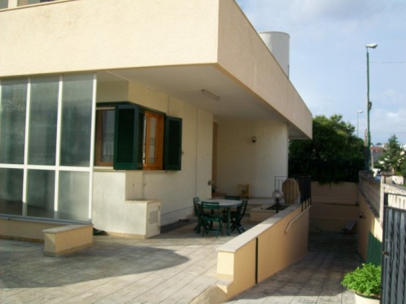 Casa privata con terreno ad Alessano a Lecce in Vendita