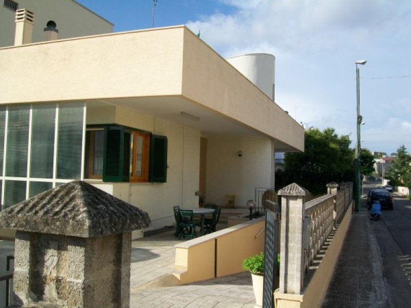 Casa privata con terreno ad Alessano a Lecce in Vendita