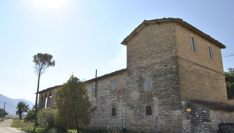 Casale frazione Cannaiola a Perugia in Vendita