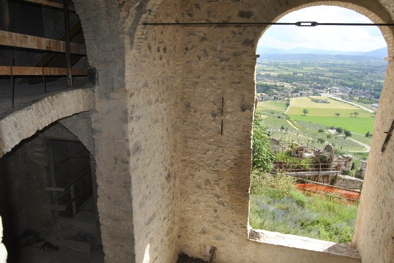 Antica torre completamente consolidata a Trevi a Perugia in Vendita